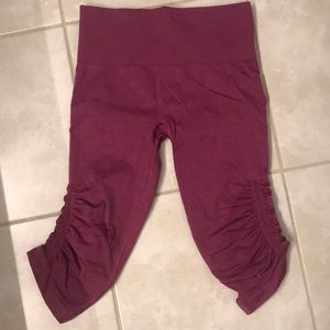 Lululemon in the flow crop